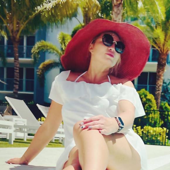 Meet your Posher, Julie - Picture 1 of 1